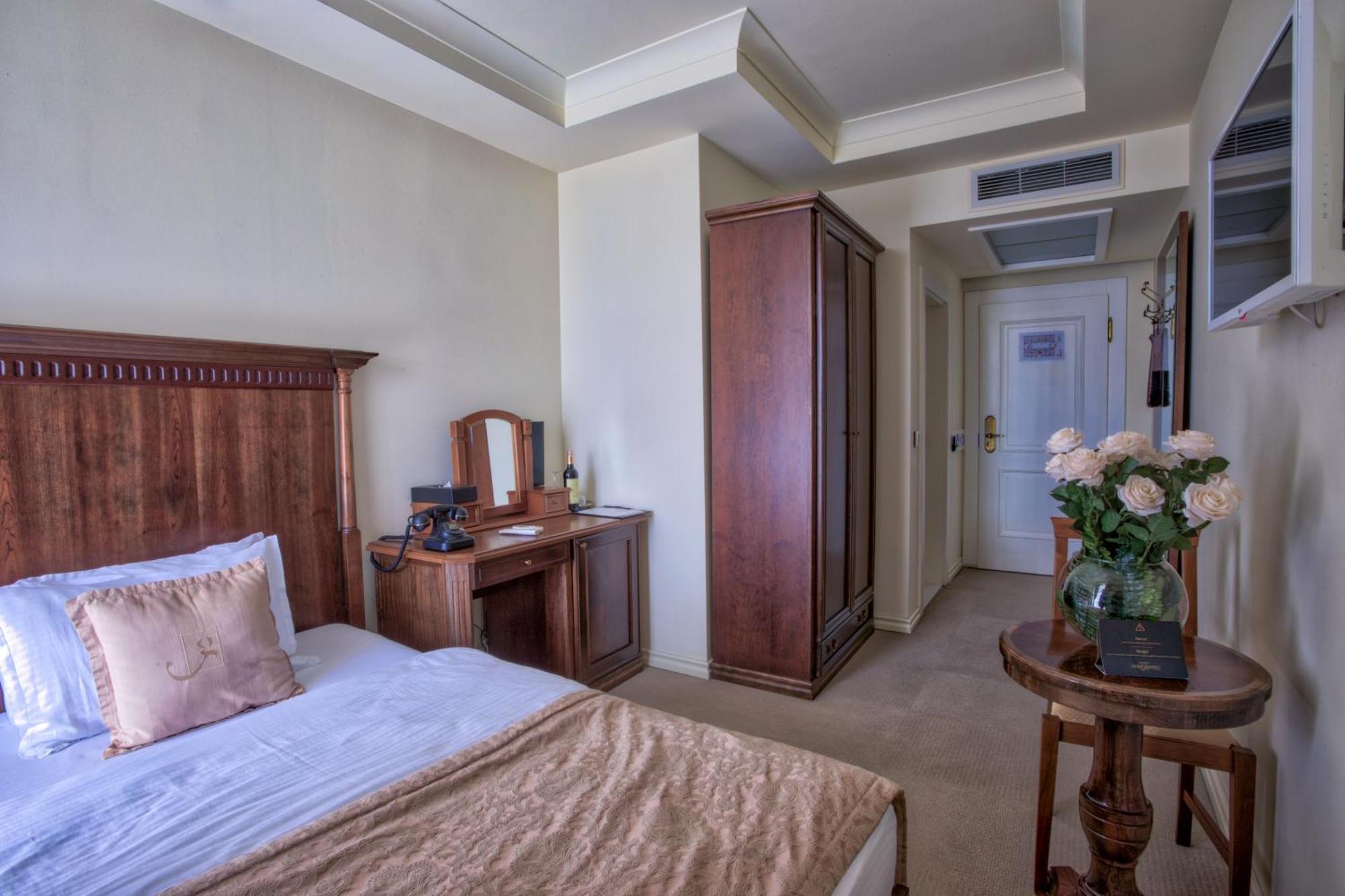 Hotel Garden Приштина Номер фото